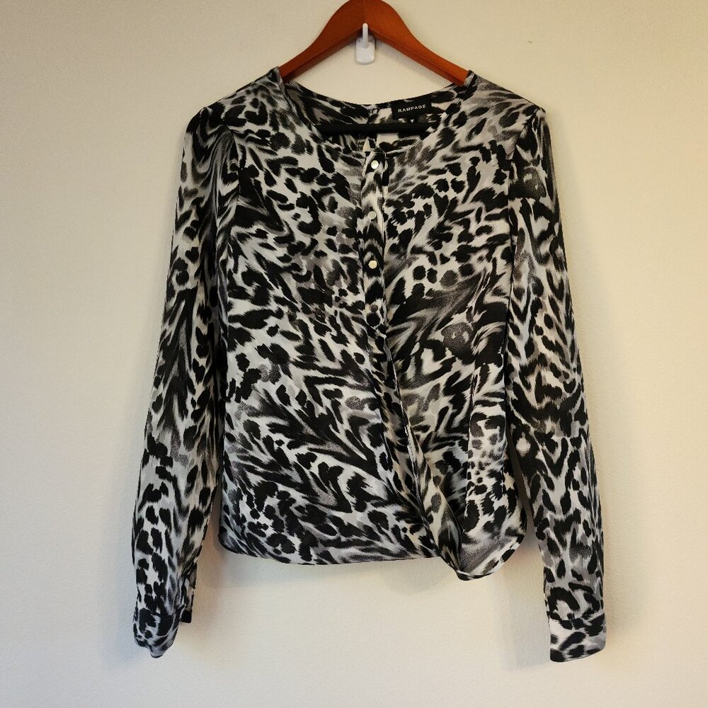 Rampage Animal Print Blouse Women M Double Wrap Top Tab Sleeve Classic Chic